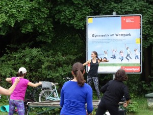 Zumba auf der Gymnastikwiese im Westpark